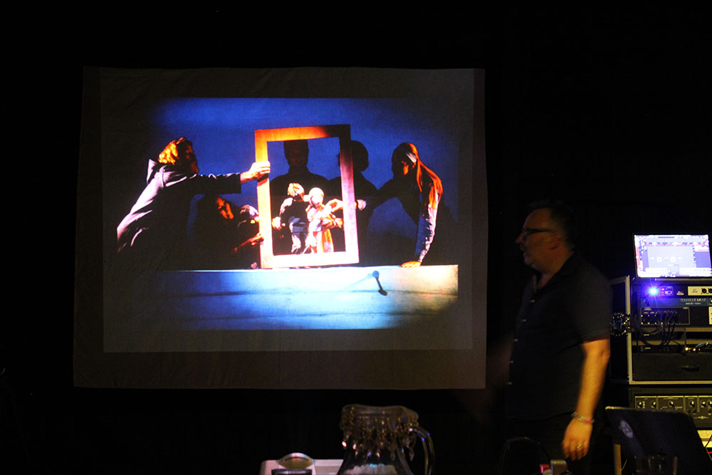 Atelier dos Bonequeiros recebe artista britânico e fortalece rede de teatro de animação na Serra Gaúcha