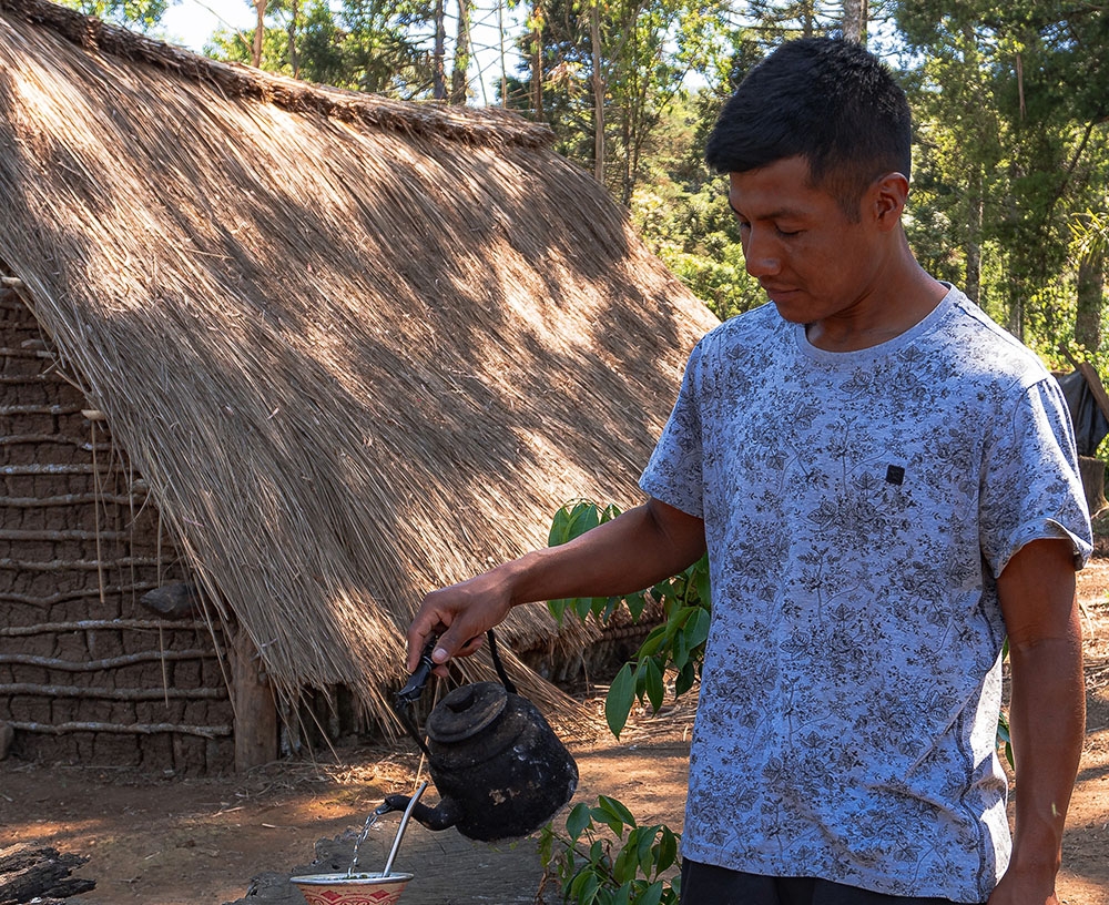 Cacique Marcelino Kuaray Nheery, da etnia mbya guarani, fará o lançamento de seu novo livro infantil, O caminho do sol – Kuaray Rape