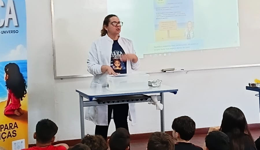 Oficinas que unem física e literatura preparam crianças para a Feira do Livro de Sapiranga/RS