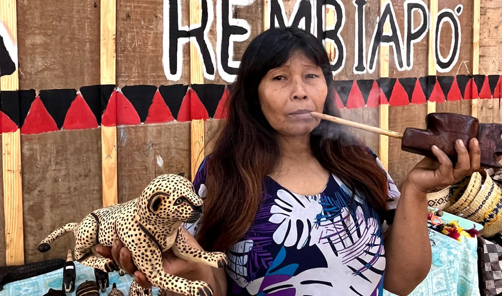Projeto MANOS quer valorizar as histórias das pessoas por trás dos objetos feitos à mão e resgata a importância dos saberes ancestrais da aldeia indígena guarani, em Canela